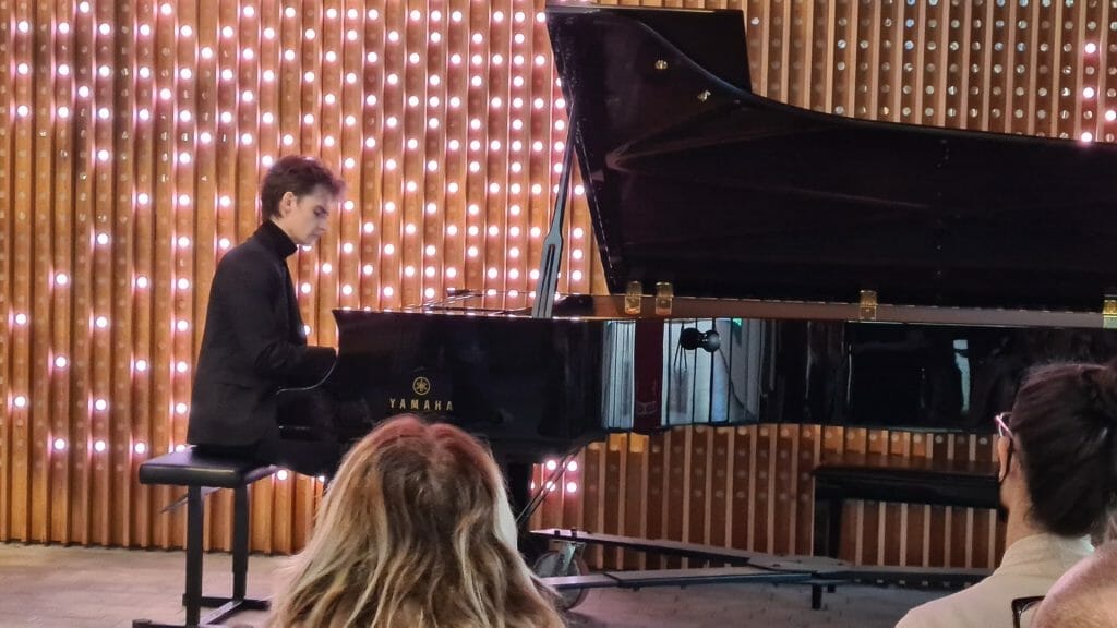 Piano player