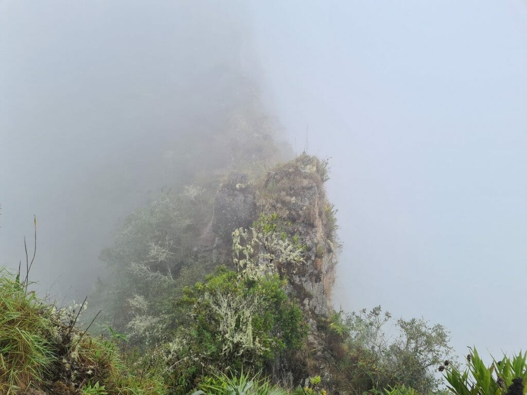 Cliffs along Huayna Picchu trail