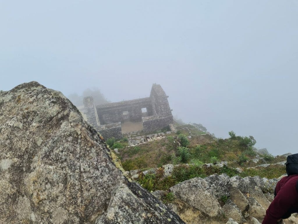 Building at top of Huayna Picchu