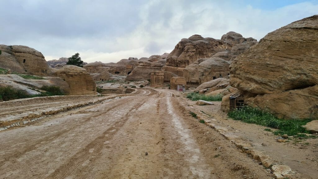 Rough track leading to Petra entrance