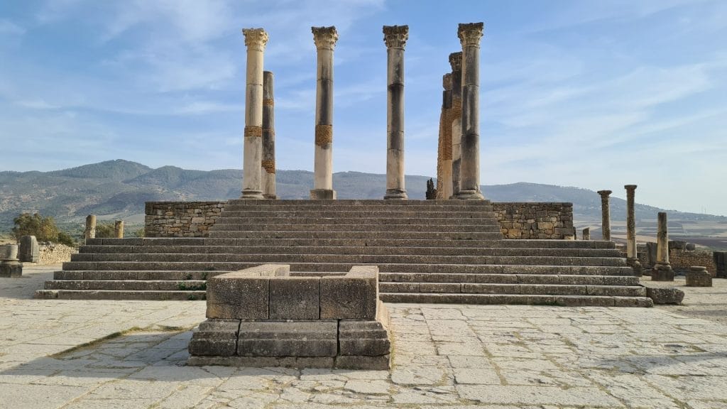 Columns and steps in Volubilis